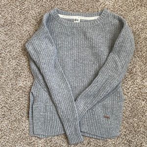 Tom’s gray sweater